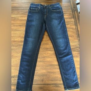 Levi high rise jeans 31